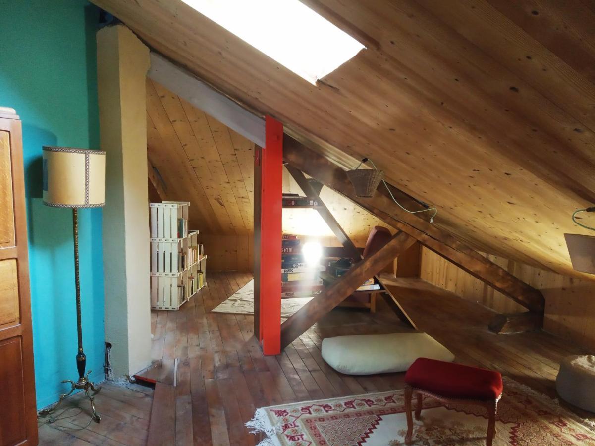 La Maison Rouge - Backpacker Hostel Saint-Etienne  Exterior photo